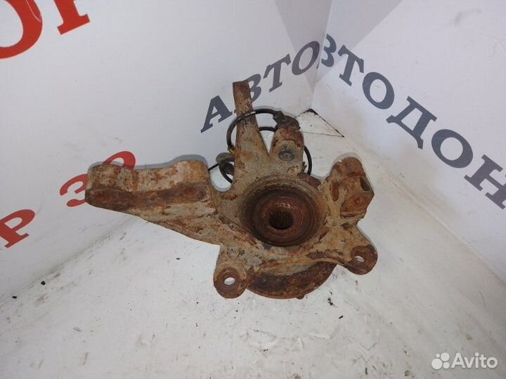 Поворотный кулак передний левый Hyundai Santa Fe