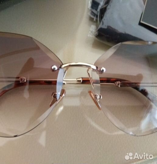 Очки солнцезащитные