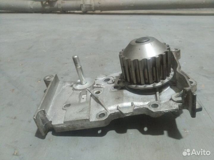 Помпа Renault Sandero 1 2010