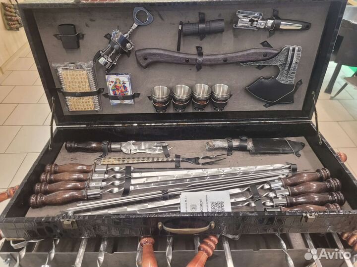 Набор шампуров в чемодане