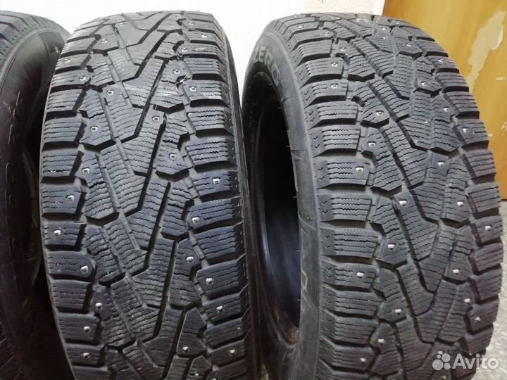 Pirelli Ice Zero 215/60 R16