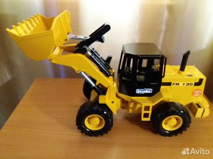 Bruder трактор