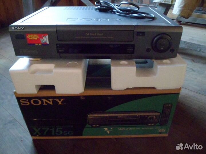 Продам видеомагнитофон sony X715