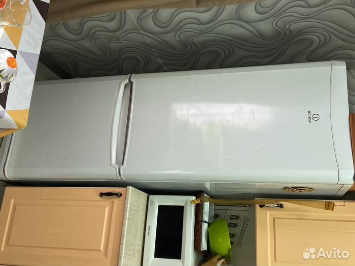 Холодильник бу Indesit