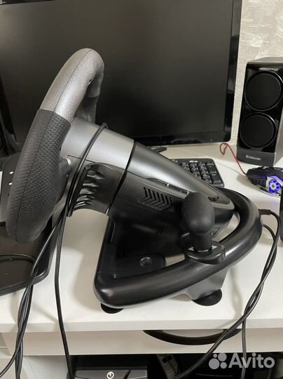 Игровой руль с педалями