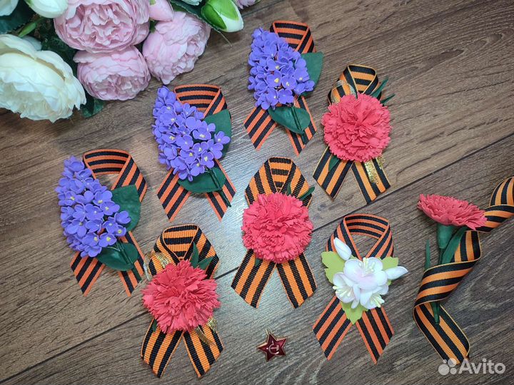 Брошь-значок из георгиевской ленты