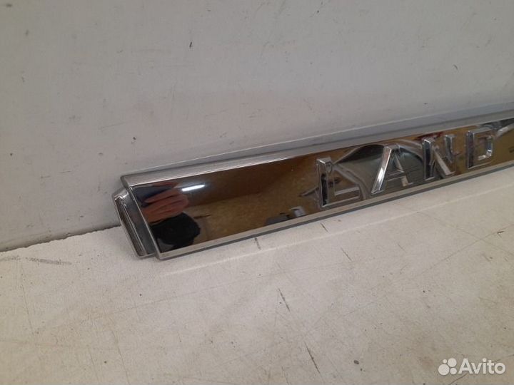 Накладка крышки багажника Toyota Land Cruiser 200