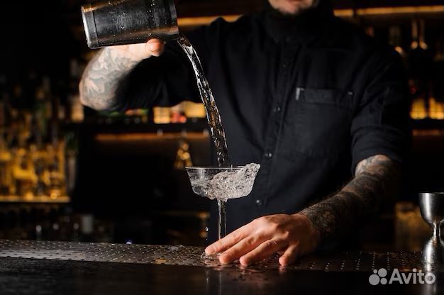 Бармен в 