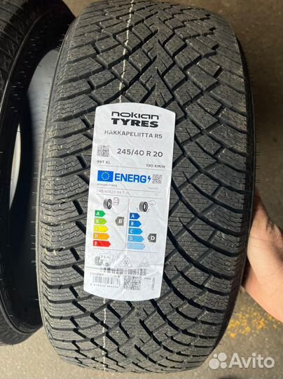 Nokian Tyres Hakkapeliitta R5 245/40 R20 и 275/35 R20