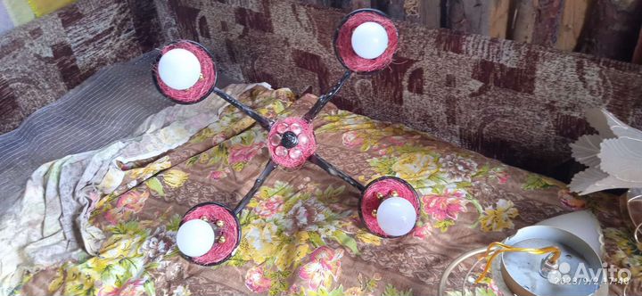 Люстры, бра