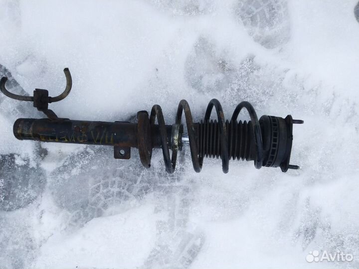 Стойка в сборе передняя левая Ford Fiesta хэтчбек