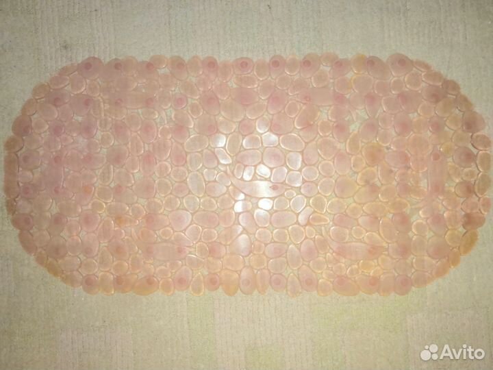 Противоскользящий коврик в ванну на присосках