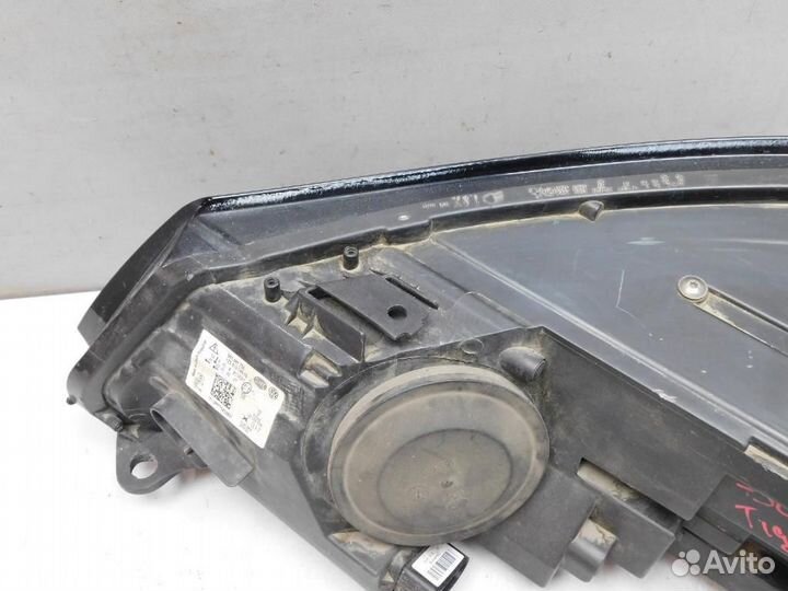 Фара правая Volkswagen Tiguan