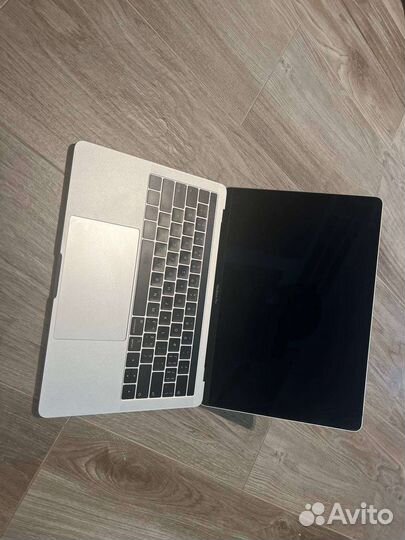 Macbook pro 13 2018 8/512/i5