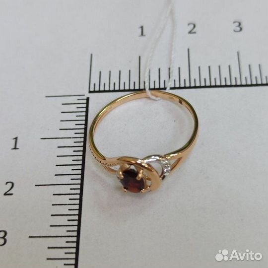Золотое кольцо с камнем 18р