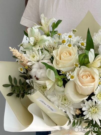 Композиция белая с ромашками