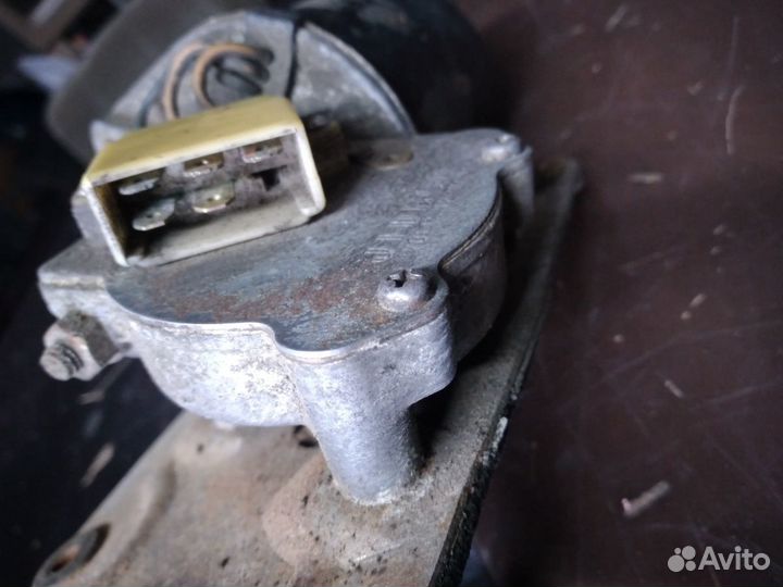 Моторчик дворников Isuzu Trooper