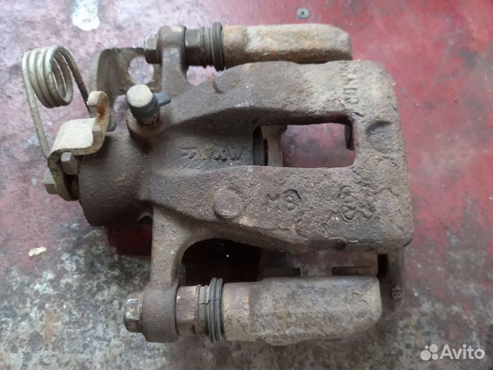 Суппорт задний правый solaris