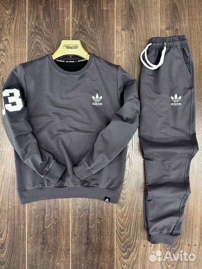 Спортивный костюм adidas