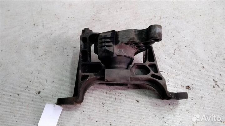 Кронштейн двс правый Mazda 3 BK 02-09г