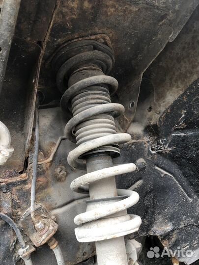 Передние стойки Nissan Skyline v35