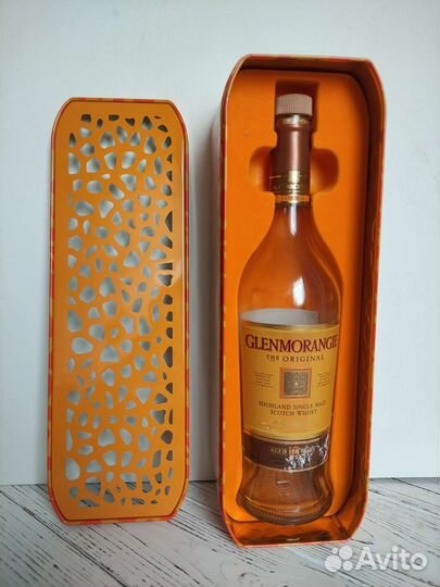 Бутылки с коробками из под элитного алкоголя