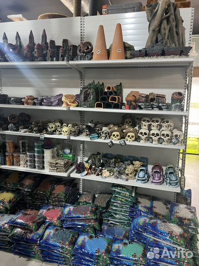 Огромный ассортимент декорации для аквариума