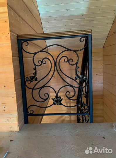 Лестница с забежными ступенями в коттедж