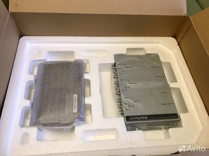 Автомобильный монитор Alpine