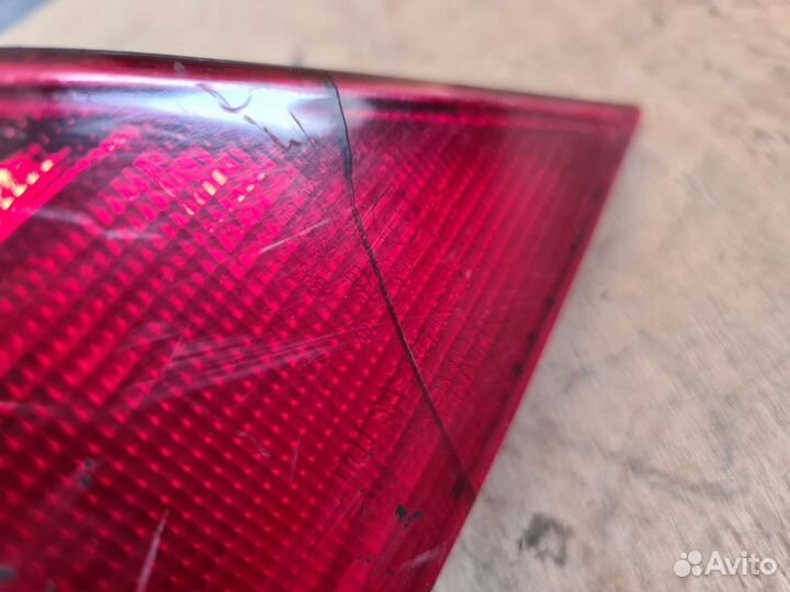 Правый фонарь Mercedes W220 с трещиной