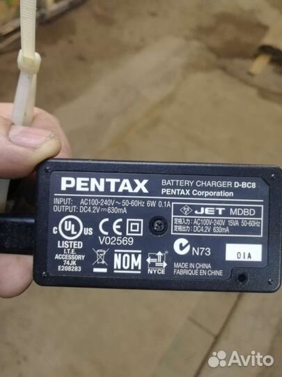 Продам зарядное устройство D-BC8 для pentax
