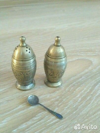 Солонка и перечница