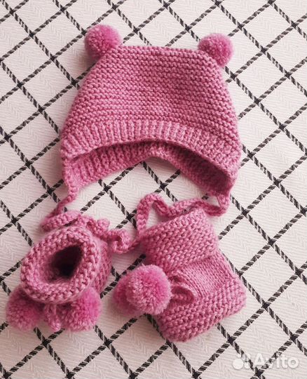 Комплект шапочка и пинетки (новые)