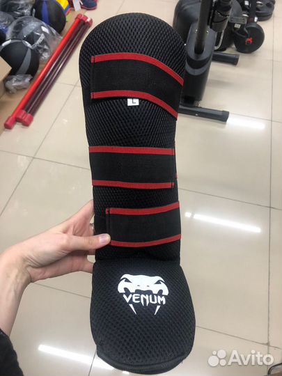 Защита голени Venum черно-красная