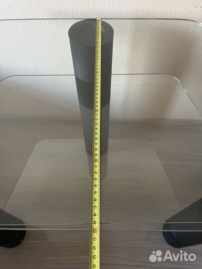 Стеклянная тумба под технику