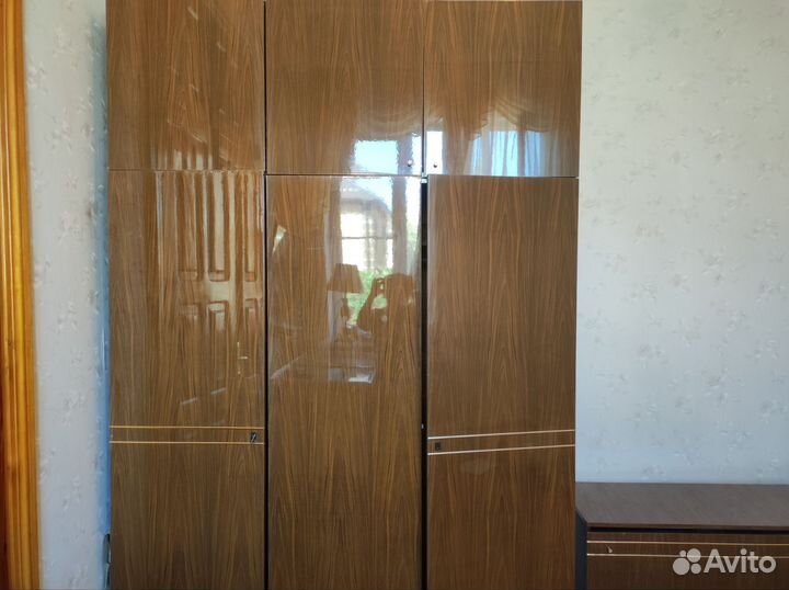 Шифоньер, тумбочки б/у