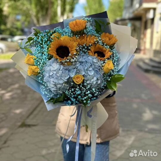 Букет Сборный из Подсолнухов И Гортензии