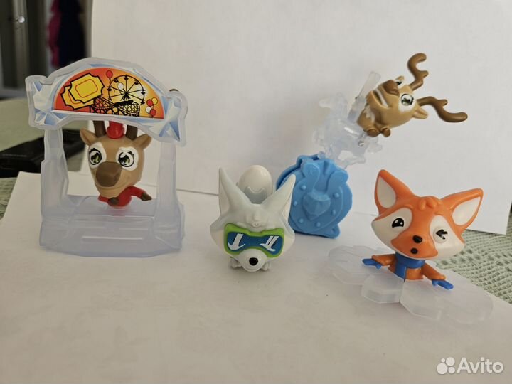 Игрушки из зимней серии киндер макси лиса лось