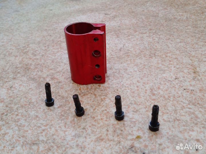 Зажим для трюкового самоката