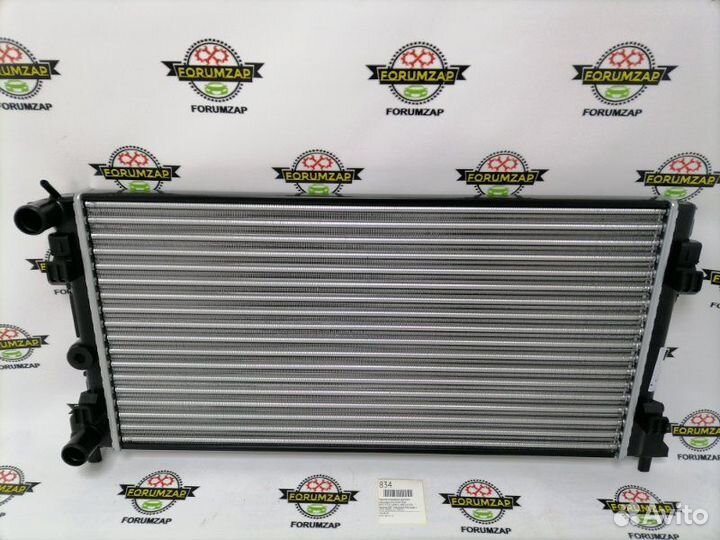 Радиатор охлаждения двигателя Volkswagen Polo