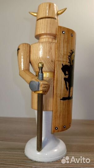 Статуэтка деревянная №07