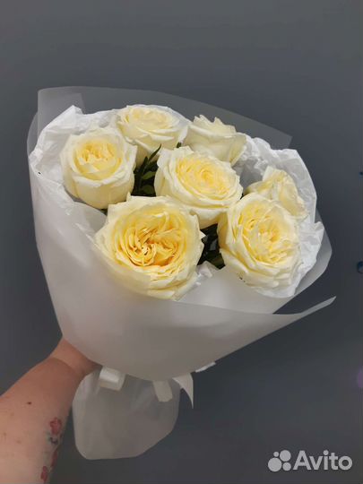 Букет из пионо видной розы с бесплатной доставкой