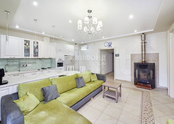 Коттедж 281,8 м² на участке 10 сот.