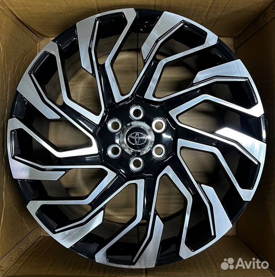 Кованые диски на Тойота Ланд Крузер 300 LC300 R24