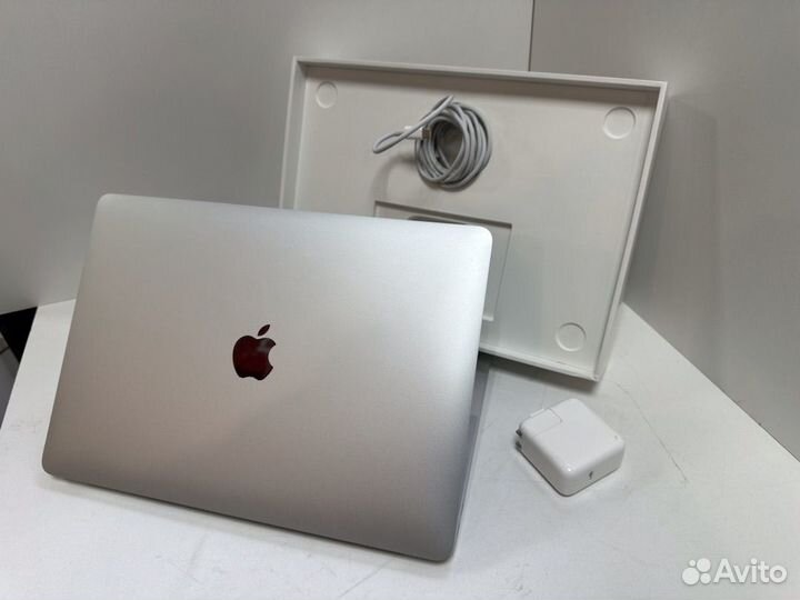 Ноутбук Apple MacBook Air (M1, 2020) A2337