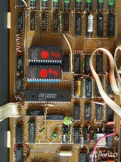 Ретро компьютер с джойстиком