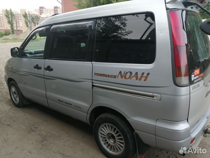 Toyota Town Ace Noah 2.2 AT, 1997, битый, 260 000 км