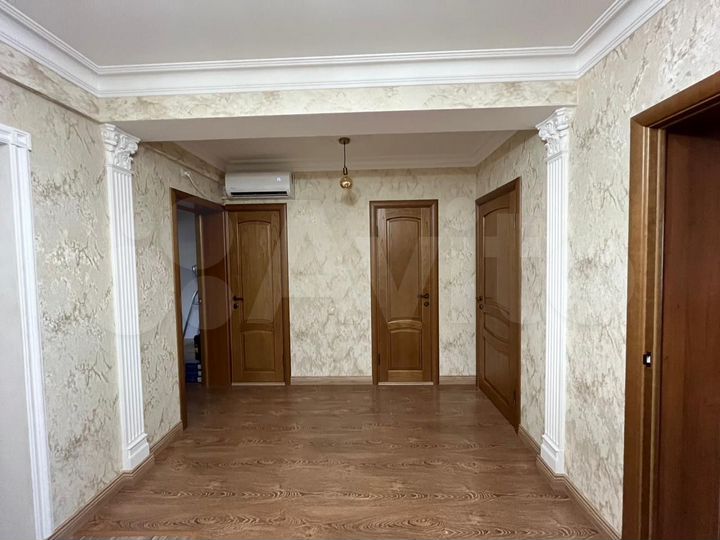 2-к. квартира, 74 м², 2/10 эт.