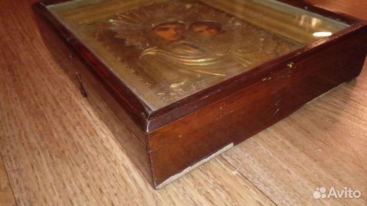 Икона Казанской Божьей Матери/в киоте/19в