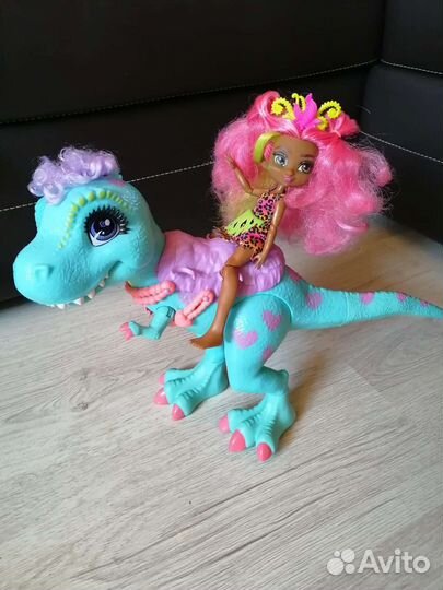 Кукла cave club фернесса с динозавром тирекс